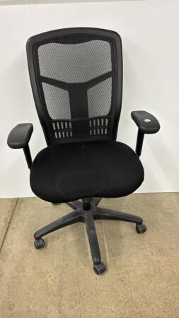 5 CASTER ADJUSTABLE OFFICE CHAIR