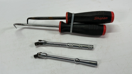 2 Snap-On 9in Drivers with Hooks & 2 Gray 1/4in Johnson Bars