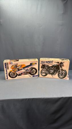 (2) UNASSEMBLED MODEL MOTORCYCLES