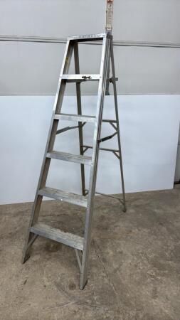 ALUMINUM 6FT STEP LADDER
