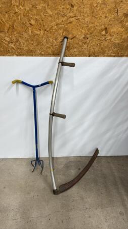 SYTHE WITH ALUMINUM HANDLE & GARDEN CLAW