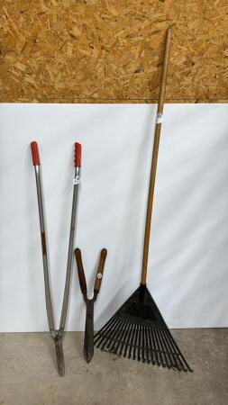 GARDEN TOOL LOT