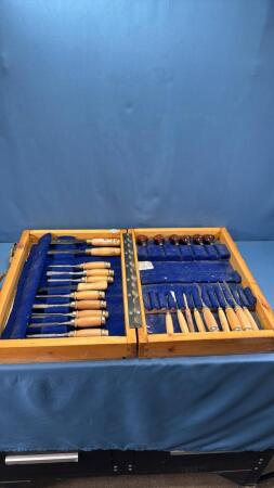 ASSORTMENT OF WOOD CHISELS