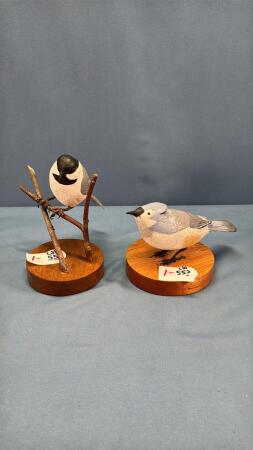 (2) 5IN TALL WOODEN BIRD FIGURES