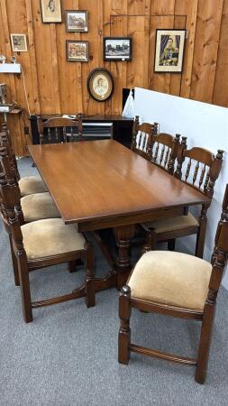 DRAW LEAF OAK TABLE & 8 CHAIRS