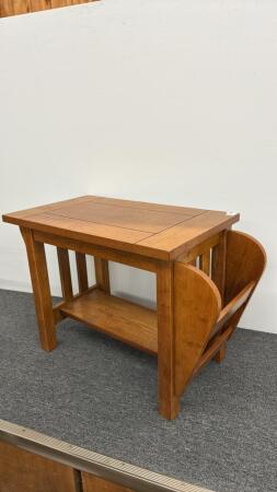 OAK COMBINATION END TABLE/MAGAZINE RACK