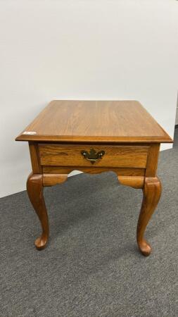 BROYHILL OAK RECTANGULAR LAMP TABLE