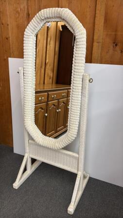 WHITE WICKER/RESIN CHEVILLE MIRROR