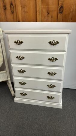 WHITE CHEST OF 5 DRAWERS