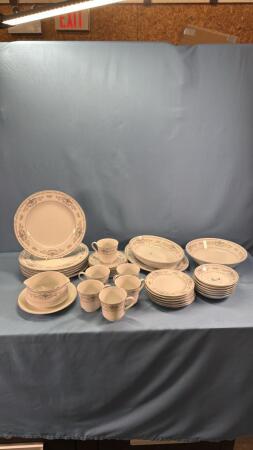 SET OF FINE PORCELAIN CHINA IN DIANE PATTERN
