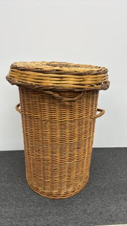 ROUND WICKER CLOTHES HAMPER