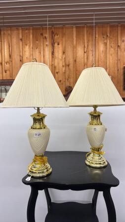 PAIR OF LIVING ROOM LAMPS WITH METAL BASES