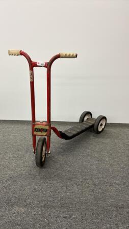 LOCOMOTION 1950'S METAL SCOOTER