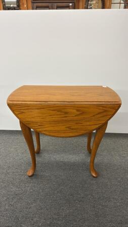 OAK DROP LEAF TABLE WITH QUEEN ANNE LEGS