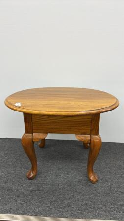BROYHILL OAK TABLE WITH QUEEN ANNE LEGS & DRAWER