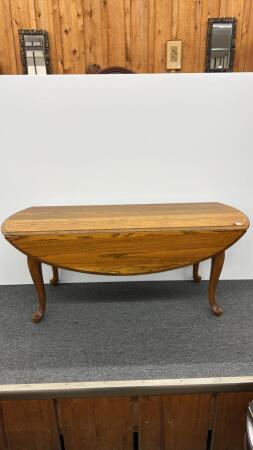 OAK DROP LEAF COFFEE TABLE WITH QUEEN ANNE LEGS
