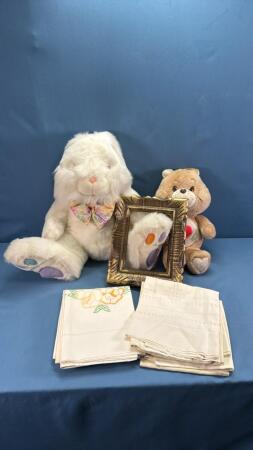(2)PLUSH STUFFIES & (2) PAIR OF FANCY PILLOW CASES