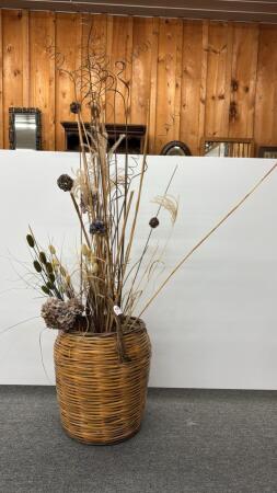 ROUND WICKER BASKET WITH D&Eacute;COR