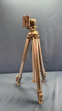 CAMERA TRIPOD