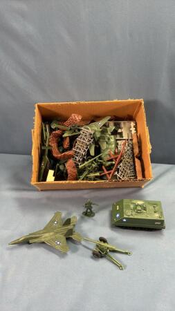 QUANTITY OF MILITARY TOYS