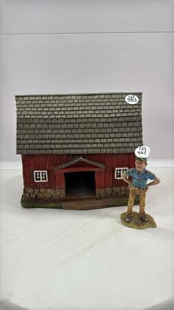 HIP ROOF BARN & FIGURINE