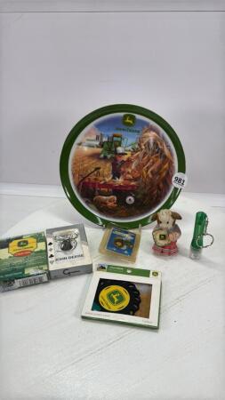 JOHN DEERE PLATE WITH JOHN DEERE CARDS