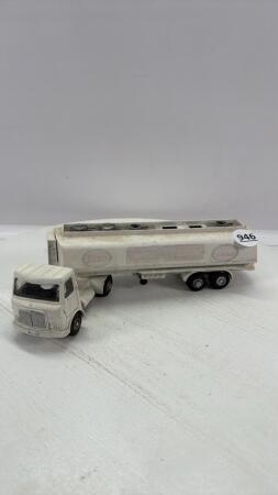 DINKY TOYS PAINTED TANKER TRUCK