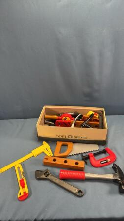 QUANTITY OF TOY TOOLS