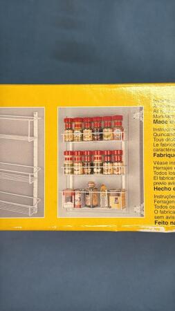 ADJUSTABLE SPICE RACK