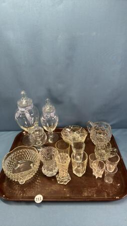 TRAY OF GLASSWARE