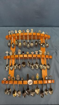 APPROX. 32 COLLECTOR SPOONS ON WOODEN RACK