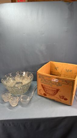 12IN PUNCH BOWL W/8 CUPS & PLASTIC LADLE