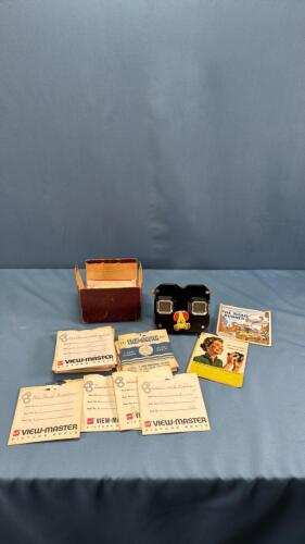 SAWYER'S VIEWMASTER AND APPROX. 25 SLIDES