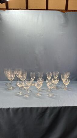 QUANTITY OF UNMATCHED ETCHED GLASS STEMWARE