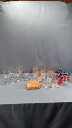 ASSORTED GLASSWARE LOT