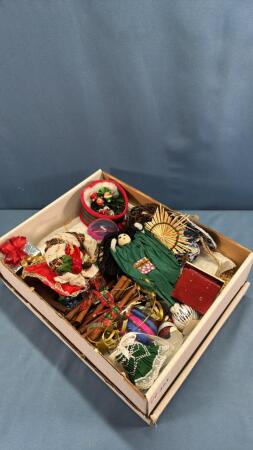 QUANTITY OF CHRISTMAS D&Eacute;COR