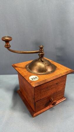 HAND COFFEE GRINDER