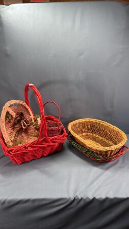 APPROX 5 DECORATIVE BASKETS