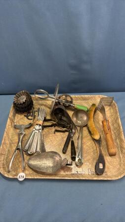 SELECTION OF VINTAGE KITCHEN UTENSILS