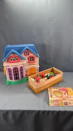 PLASTIC DOLLHOUSE & FURNITURE
