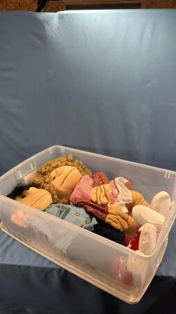 PAIR OF 24IN PUPPETS IN TOTE WITH LID