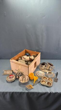QUANTITY OF CHILDRENS KITCHEN WARE