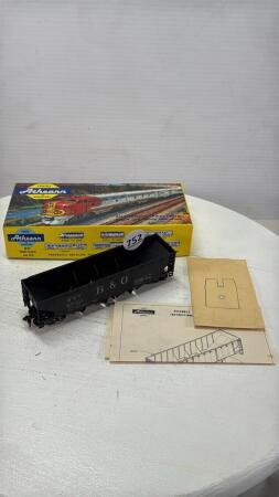 ATHEARN B+O HOPPER TRAIN CAR