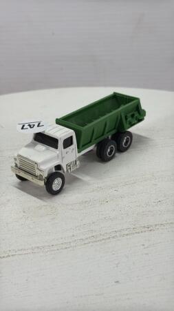 CUSTOM TANDEM AXLE FEED MIXING TRUCK