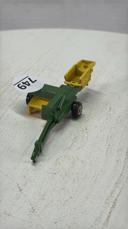 JOHN DEERE SMALL SQUARE BALER WITH THROWER