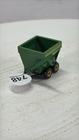 JOHN DEERE FERTILIZER WAGON WITH AUGER