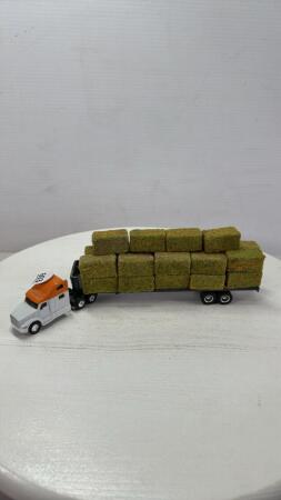 ERTL TRUCK AND FLATBED WITH CUSTOM HAY BALES