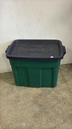 RUBBERMAID 68L TOTE WITH LID