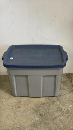 ROUGH NECK 68L RUBBERMAID TOTE WITH LID