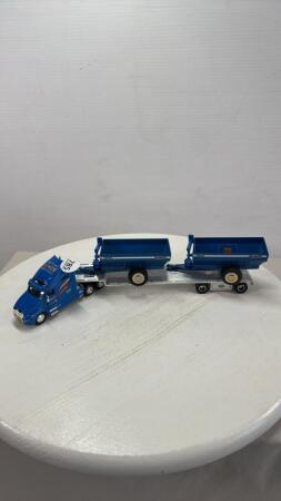 KINZE SEMI W/STEP DECK TRAILER &2 KINZE 840 CARTS